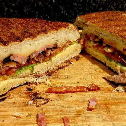 Сэндвич «Крок Месье» с соусом Морнэ от Арама Мнацаканова