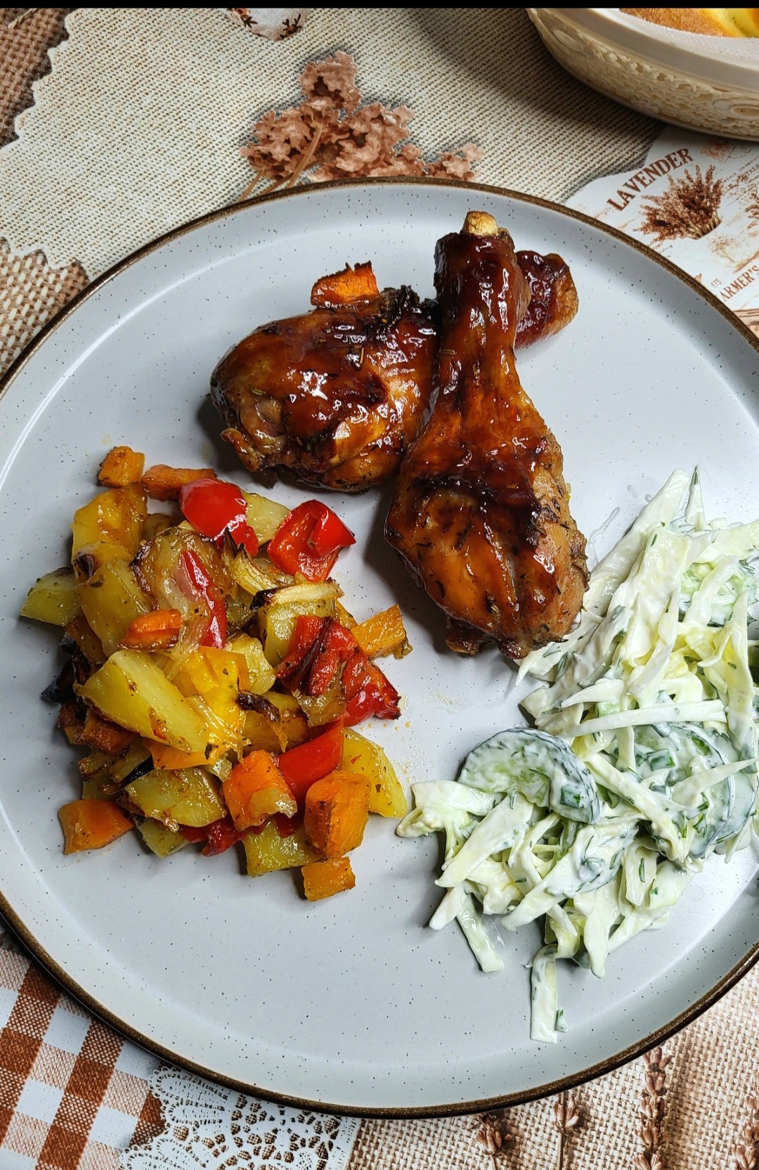 Курица с овощами в духовке 