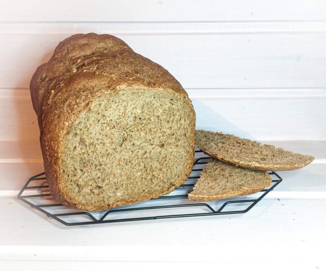 Пшенично-ржаной хлеб с семечками в хлебопечке