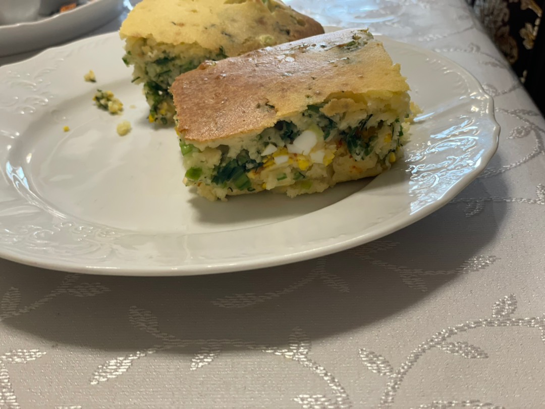 Пирог с яйцом, луком и зеленью