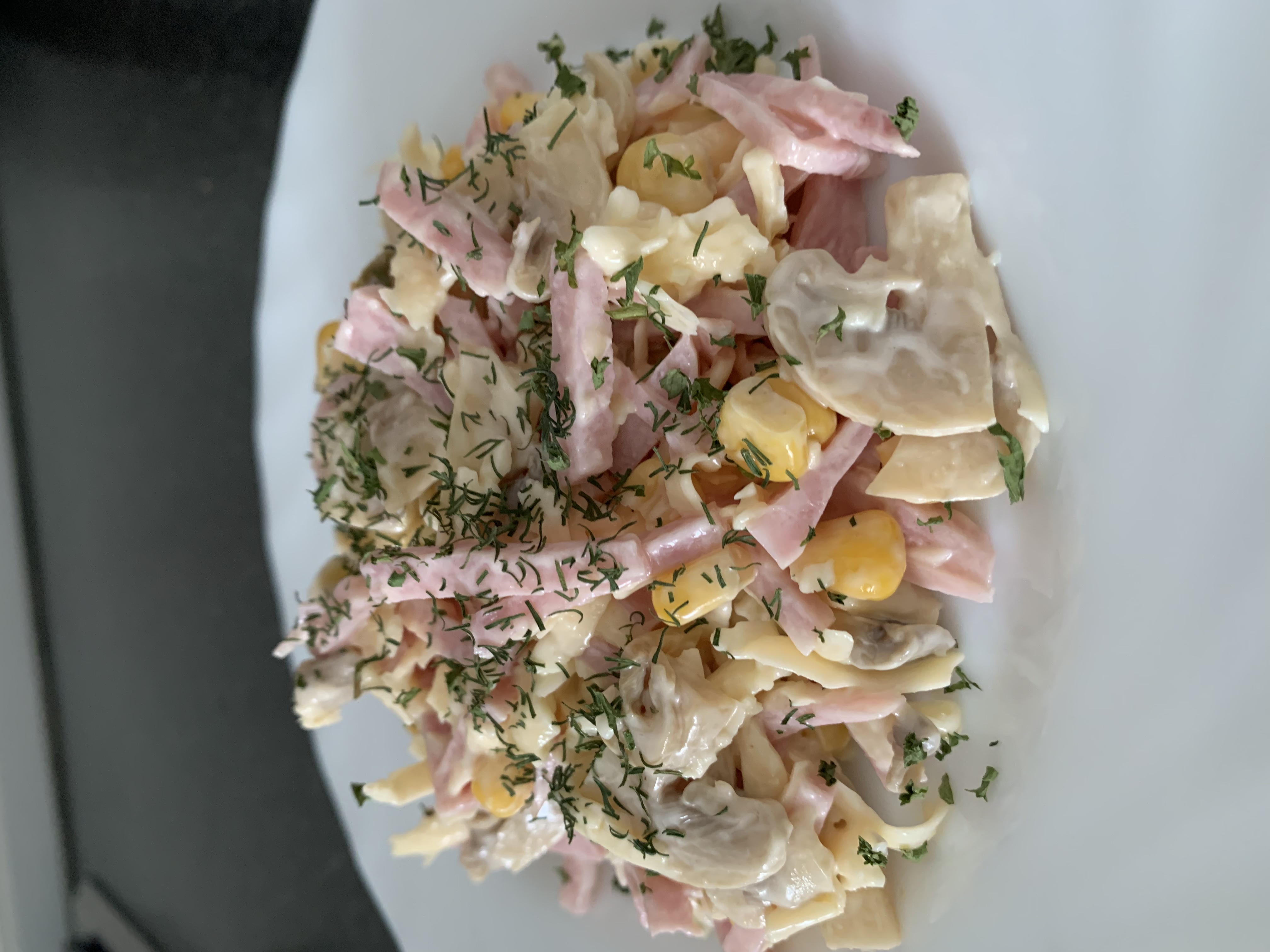 Салат с ветчиной и маринованными грибами 