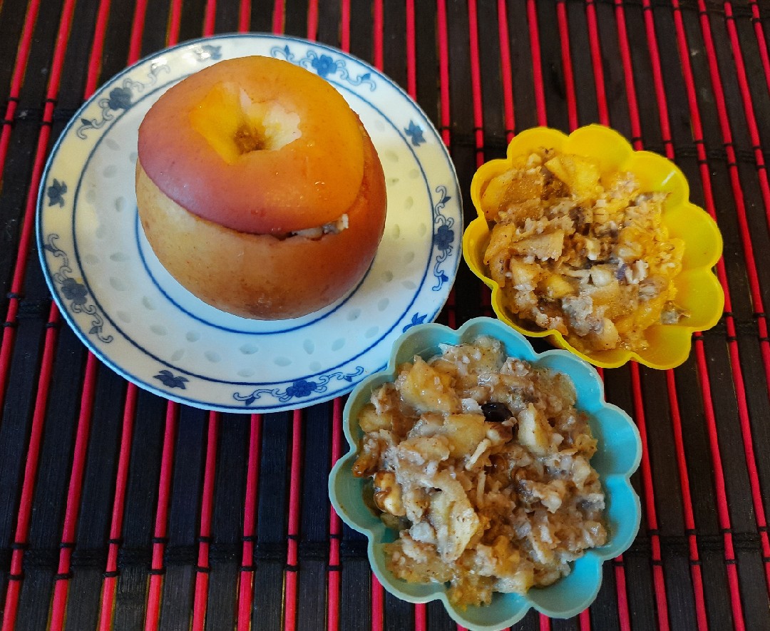Яблоки печёные с овсяными хлопьями, изюмом и корицей