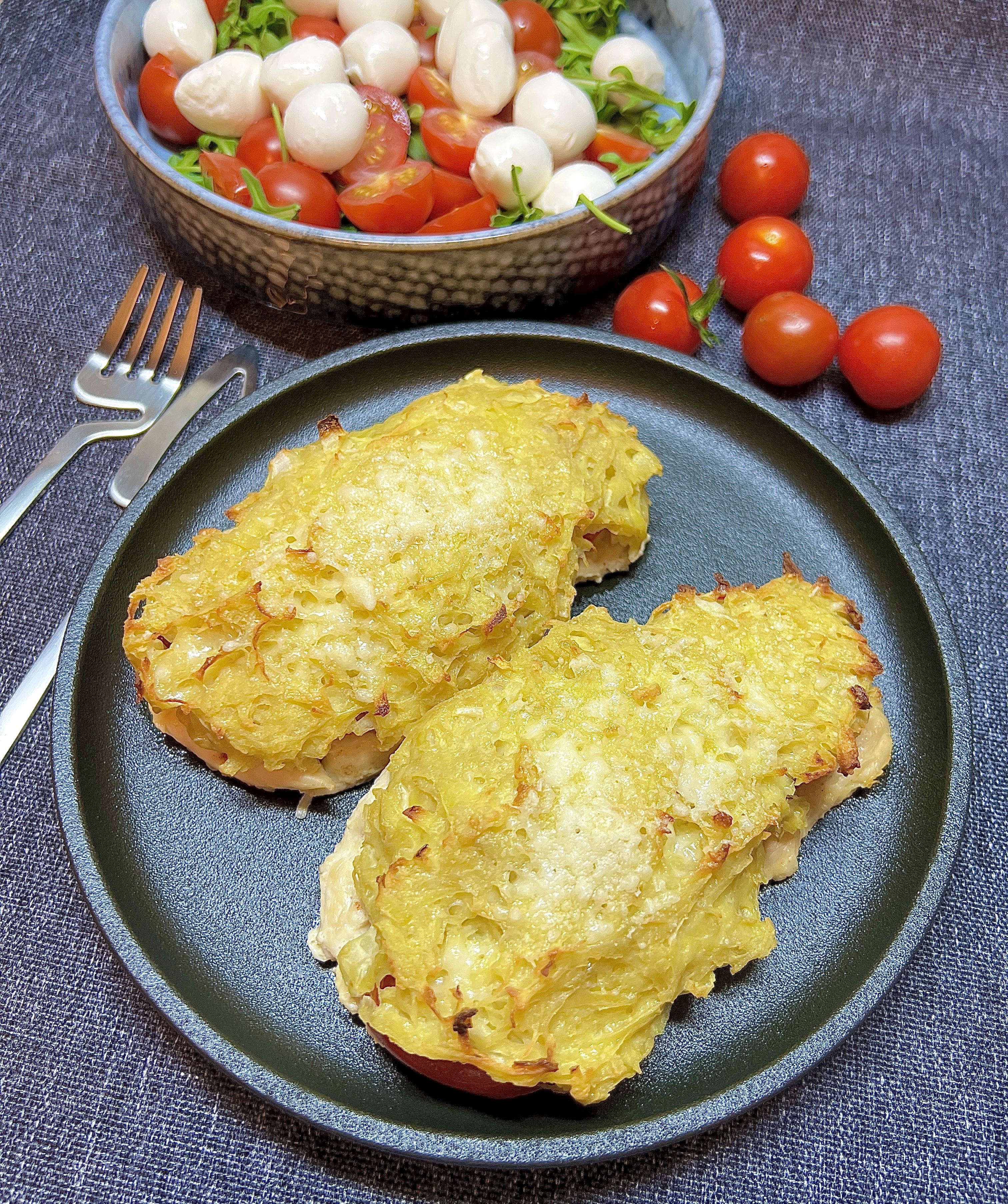 Куриная грудка с помидорами и картофелем