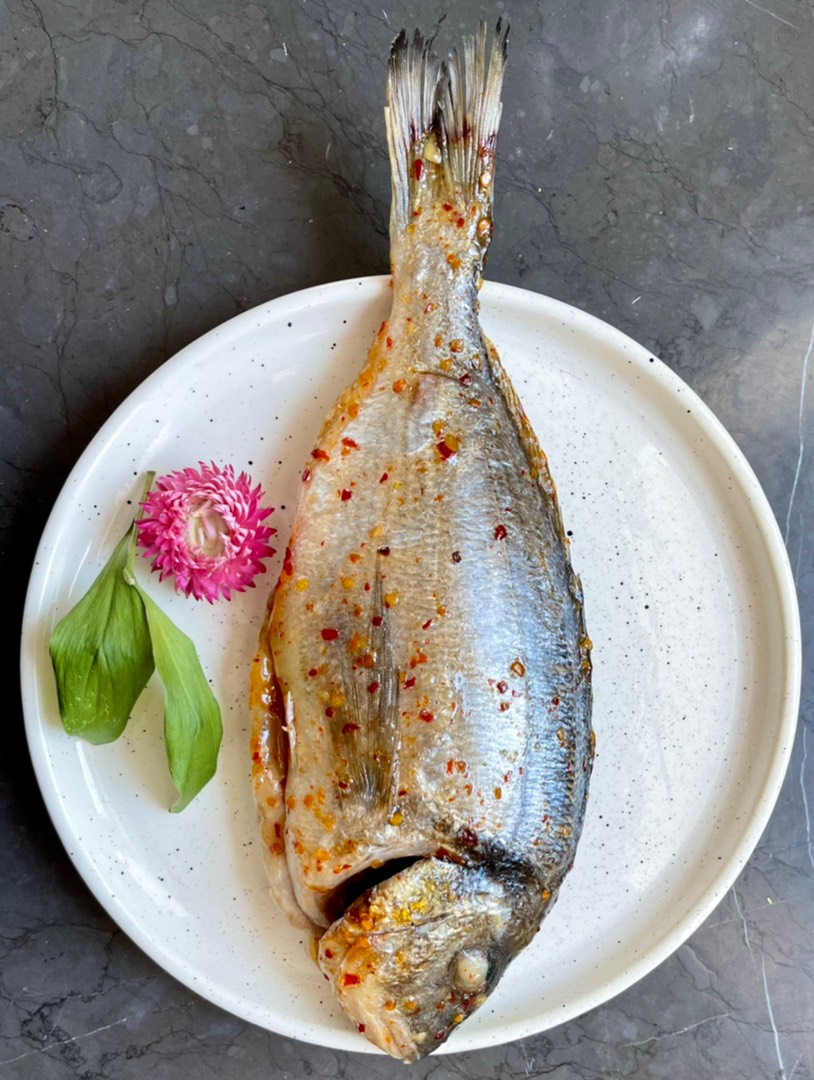 Дорадо под соусом из манго