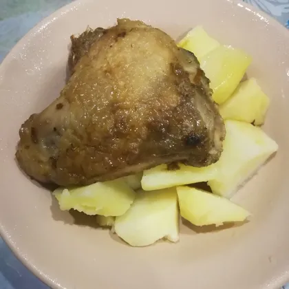 Куриные бедрышки в соевом соусе с картошкой