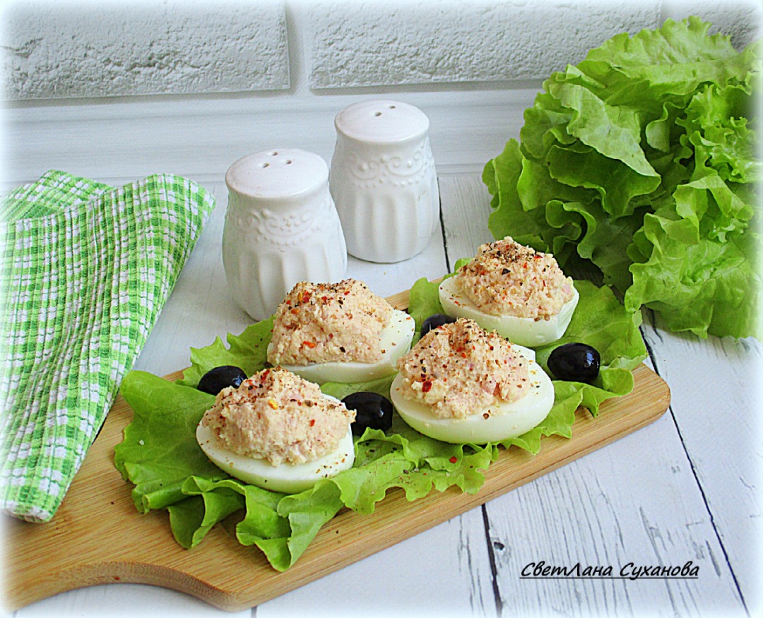 Яйца фаршированные сыром и чесноком - рецепт с фотографиями - Patee. Рецепты