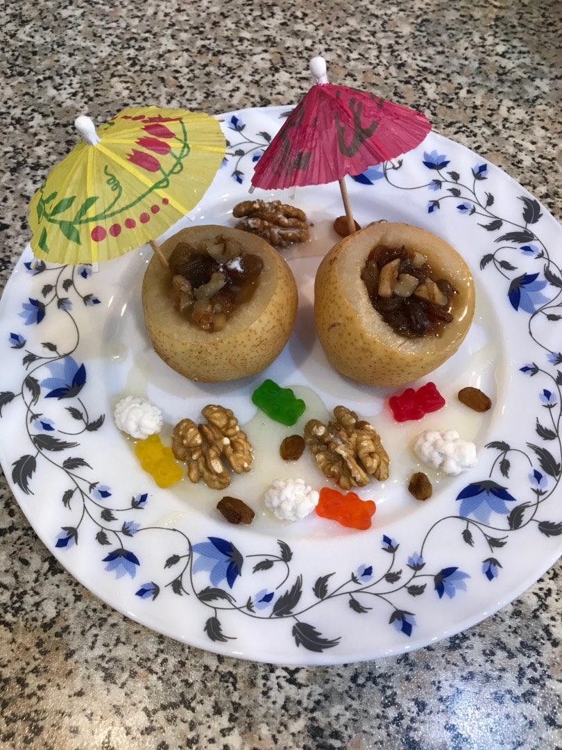 Груши с мёдом орехами и изюмом