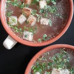 Бульон с гренками 🥣🍞