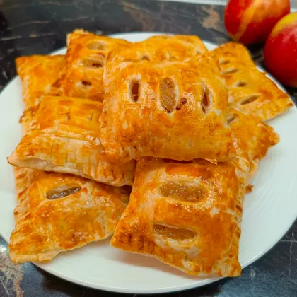 Слойки с яблоками