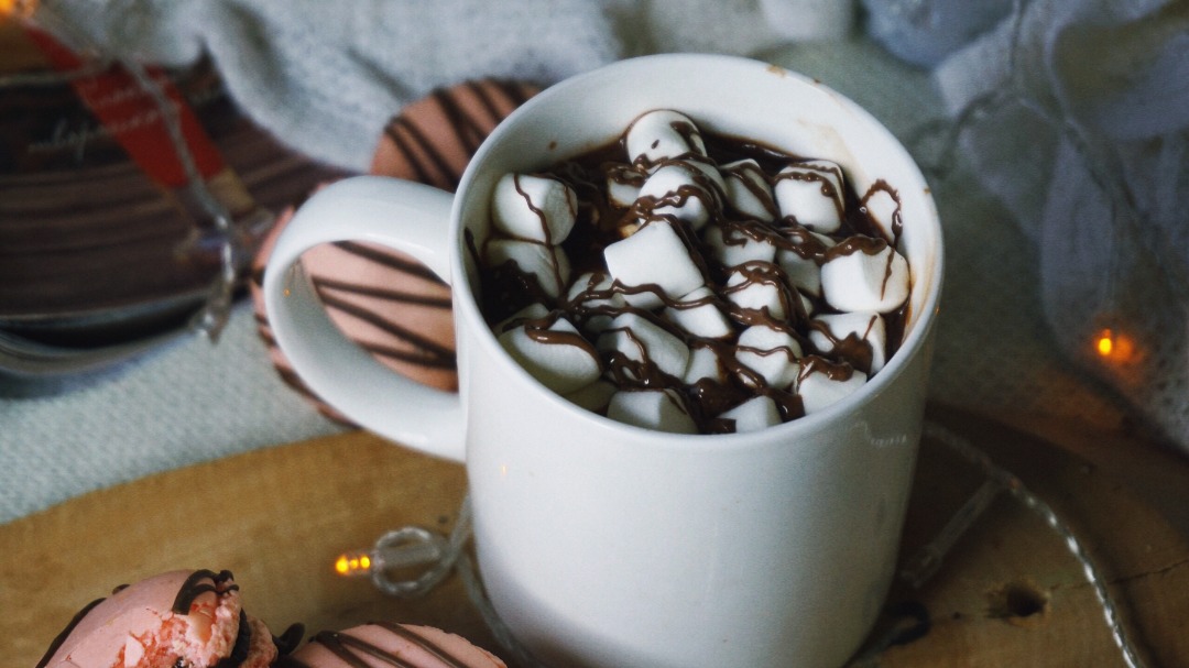 Горячий шоколад с арахисовой пастой