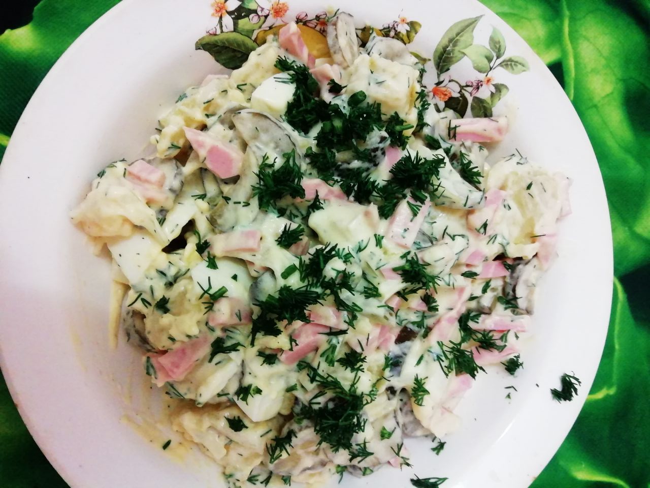 Картофельный салат с колбасой