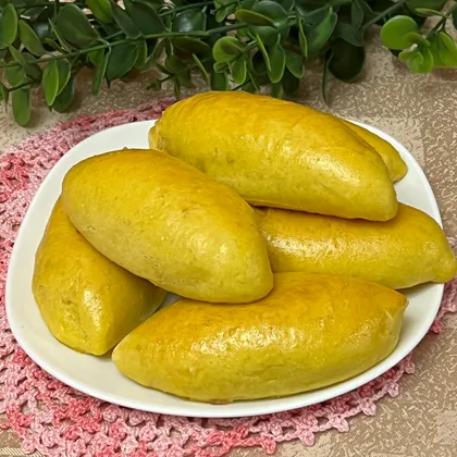Пирожки из тыквенного теста с яблоками и ревенем