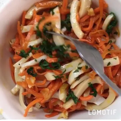 Салат с корейской морковкой и кальмаром
