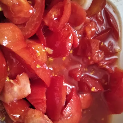 Салат из помидоров с кетчупом