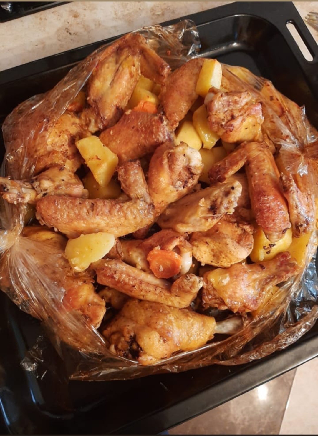 Курица, запеченная с картофелем в рукаве в духовке: рецепт с фото