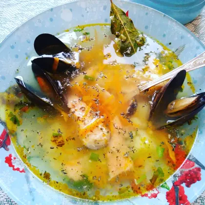 Рыбный суп с форелью и мидиями