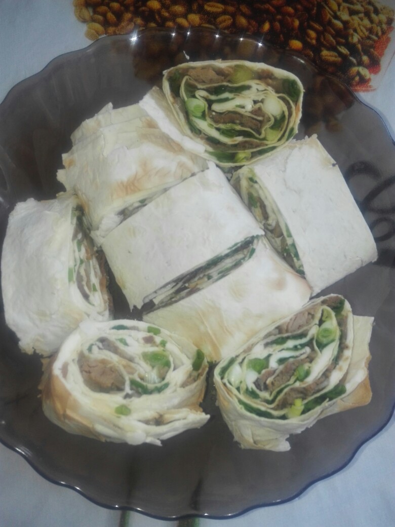 Рулеты с грибами, мясом и зеленью