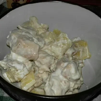 Салат с курицей и ананасом
