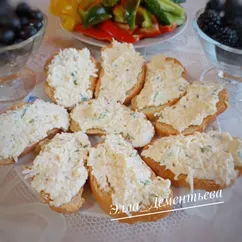 Сырный салат с яблоком