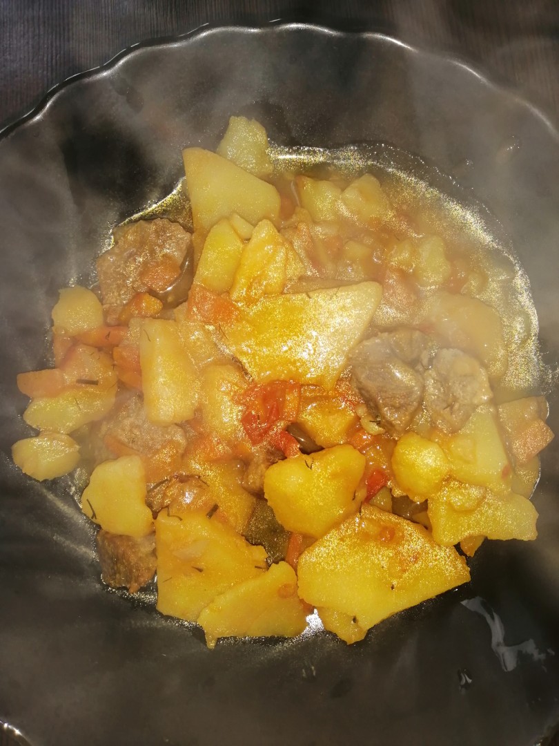 Свинина тушёная с картофелем