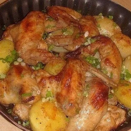 Крылышки с картошкой в маринаде