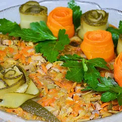 Салат без майонеза с куриной печенью и шампиньонами