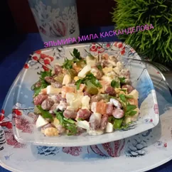 Салат с фасолью, огурцами, морковью и яйцами 
