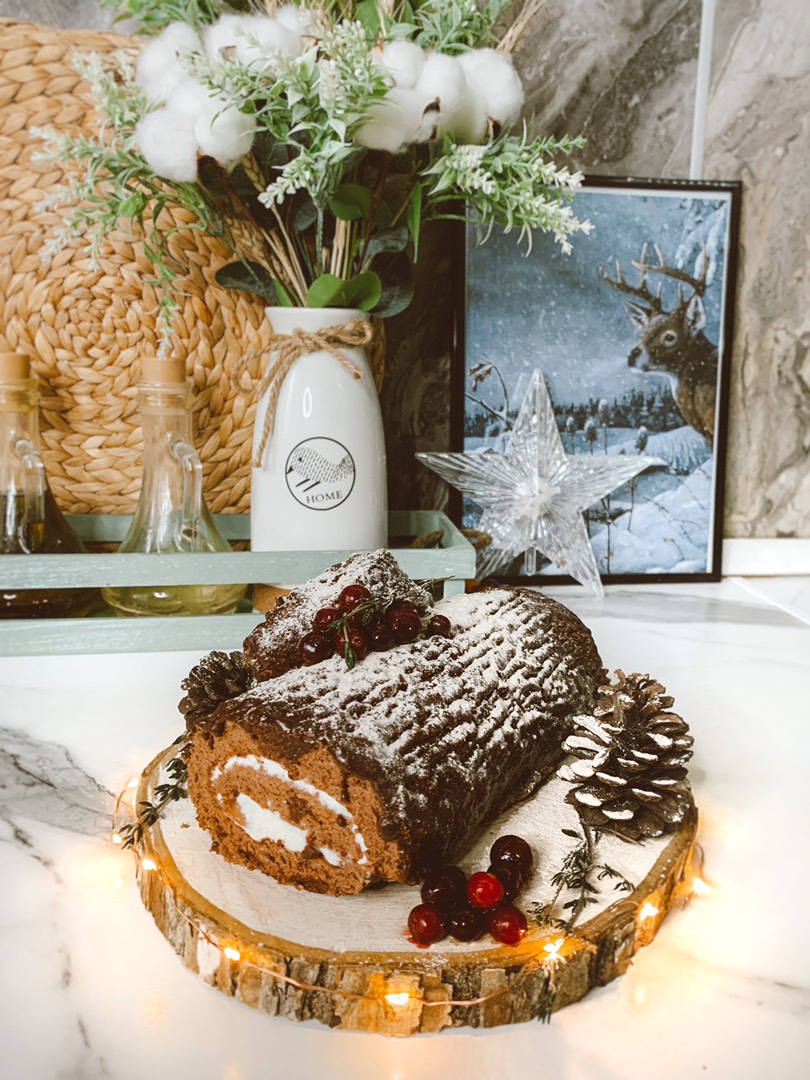 Праздничная выпечка: французский торт “Рождественское полено”