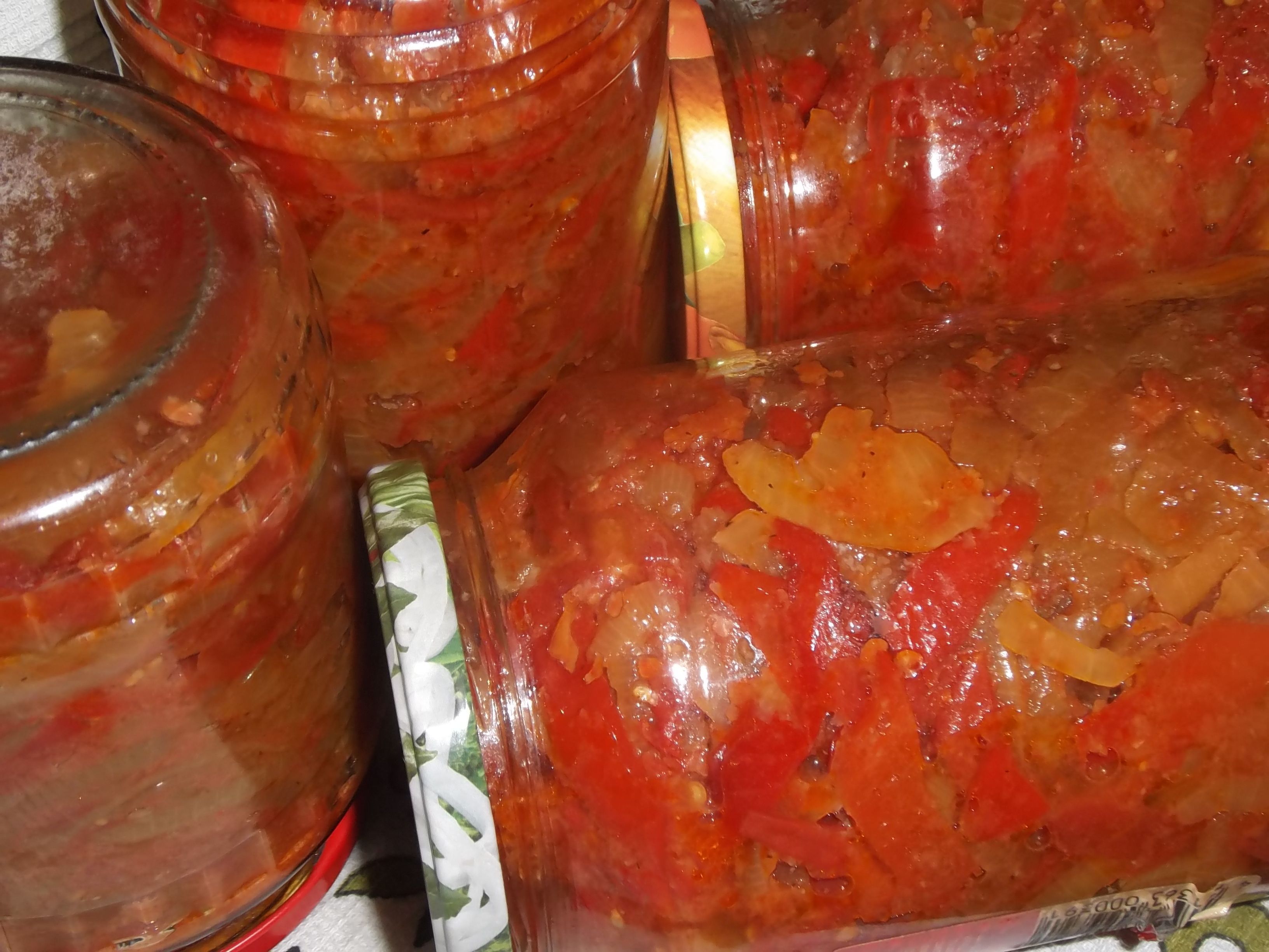 Салат из помидор с луком на зиму. Помидоры по-корейски с морковью. Лечо на лето в кастрюле. Помидоры с морковью на зиму в мультиварке. Тушёные овощи в мультиварке поларис.