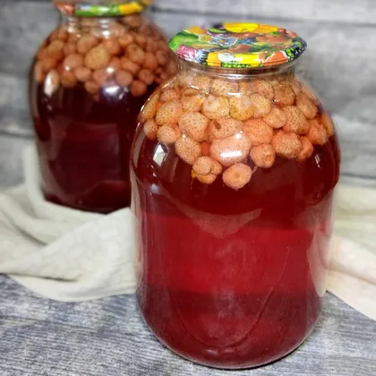 Компот из клубники консервированный