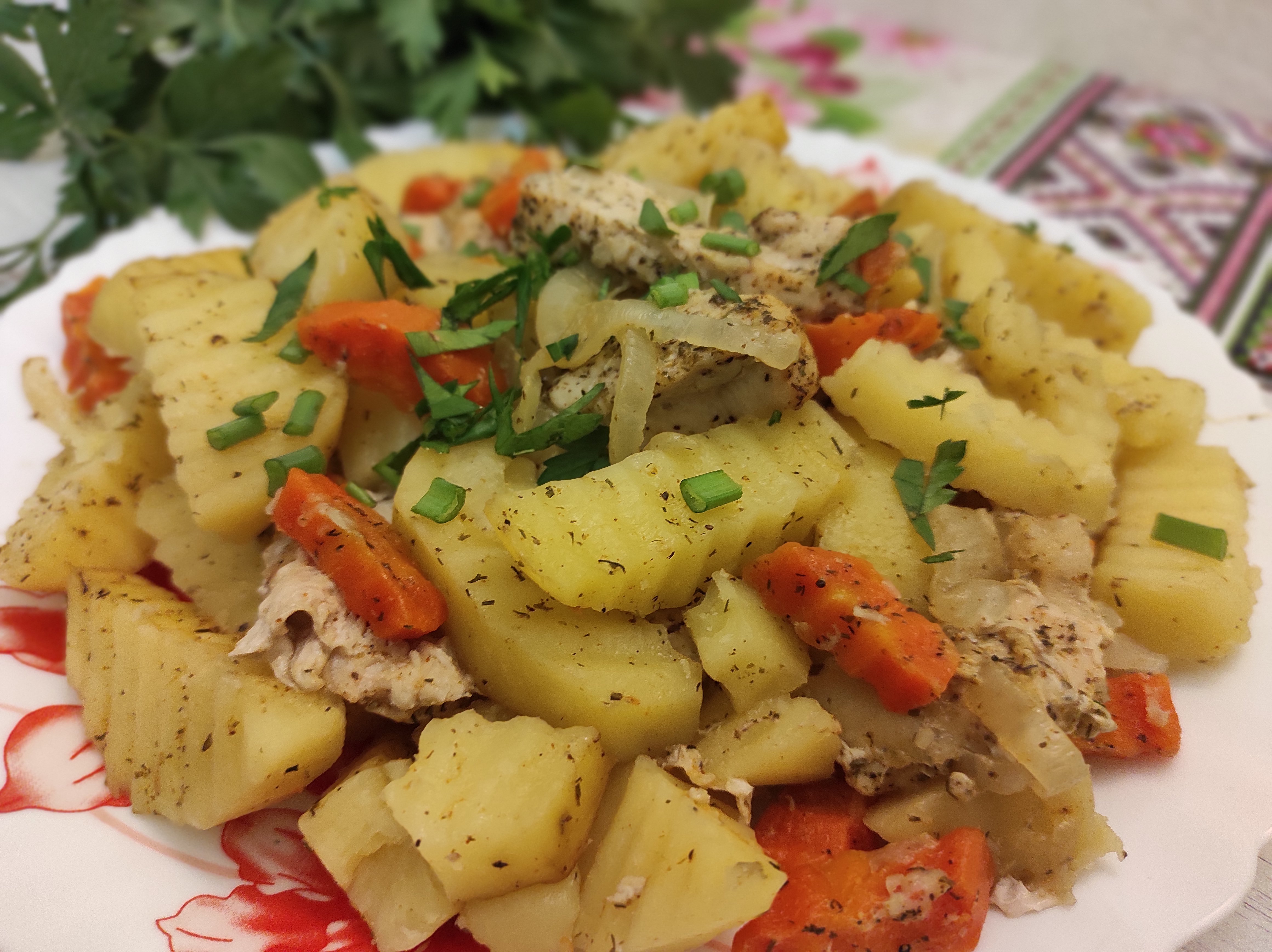 Курица с картофелем в духовке - пошаговый рецепт с фото на Готовим дома