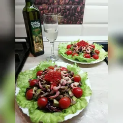 Салат с креветками, авокадо и шампиньонами🥗