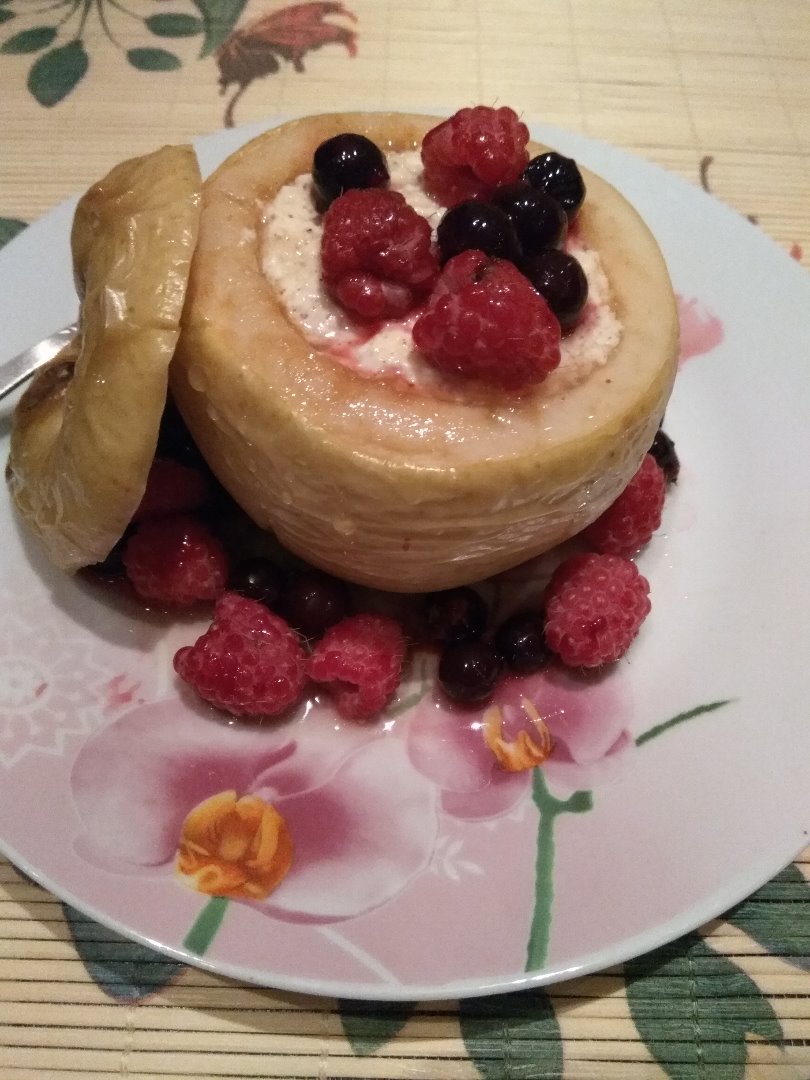 Яблоко запеченное с творогом