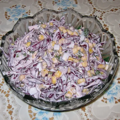 Салат с красной капустой и кукурузой