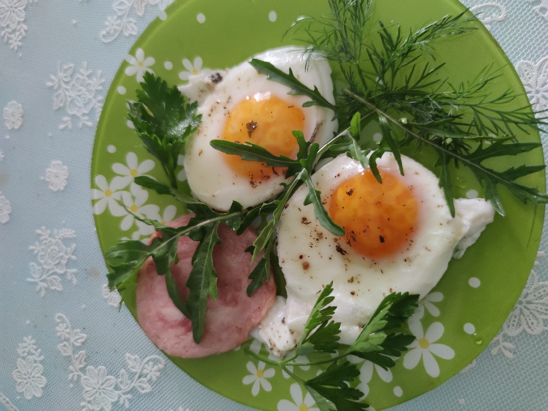 Яичница на сковороде с сыром и зеленью рецепт с фото пошагово - натяжныепотолкибрянск.рф