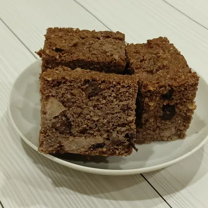 Гороховый хлеб с какао, грушей и изюмом