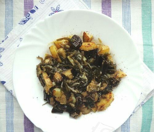 Теплый салат с печеными овощами и морской капустой
