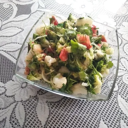 Салат из брокколи и овощей