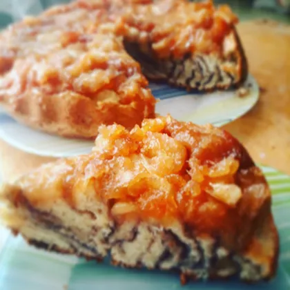 Пирог с карамелизированными яблоками и корицей