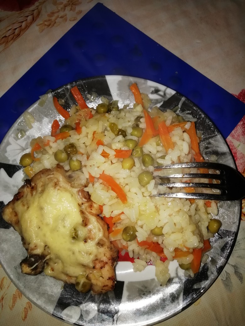 Курица с овощами в духовке