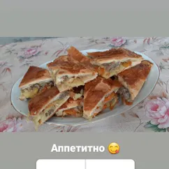 Пирог из слоёного теста с мясом и овощами