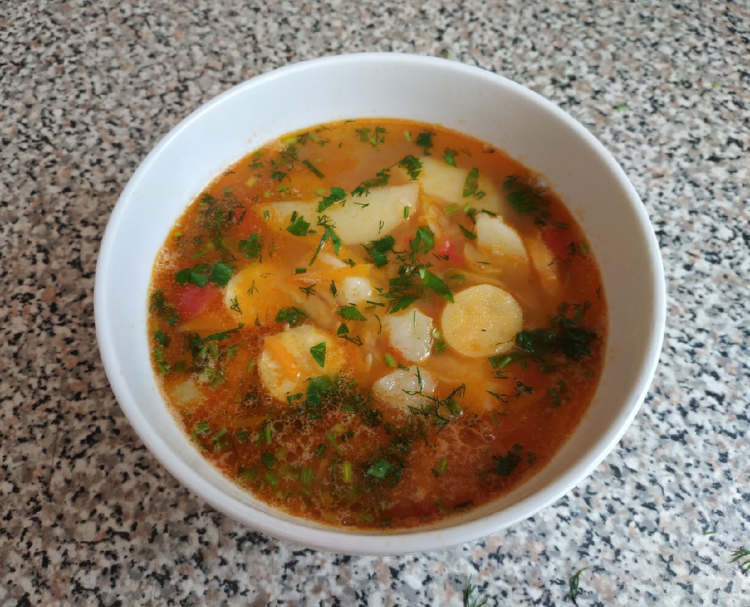 Овощной суп с зеленым горошком, кабачками, баклажаном