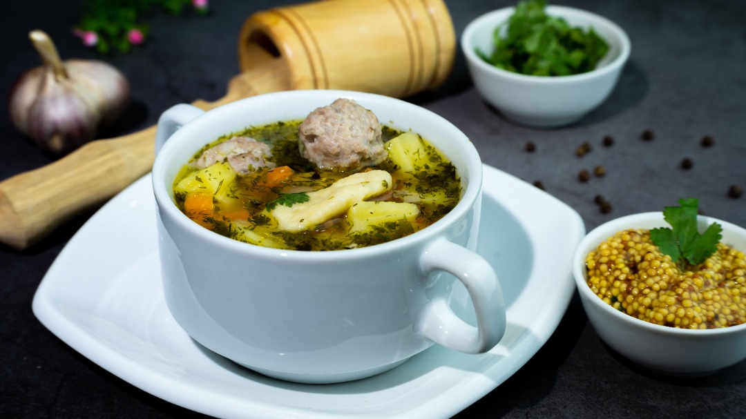 Суп с фрикадельками и клецками — быстрый и вкусный