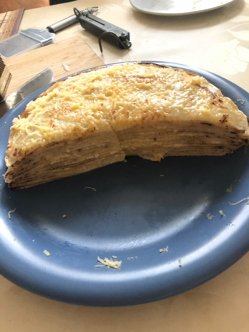 Блинный торт с семгой и творожным сыром