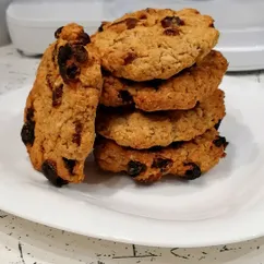 Овсяное печенье с орехами, курагой и изюмом