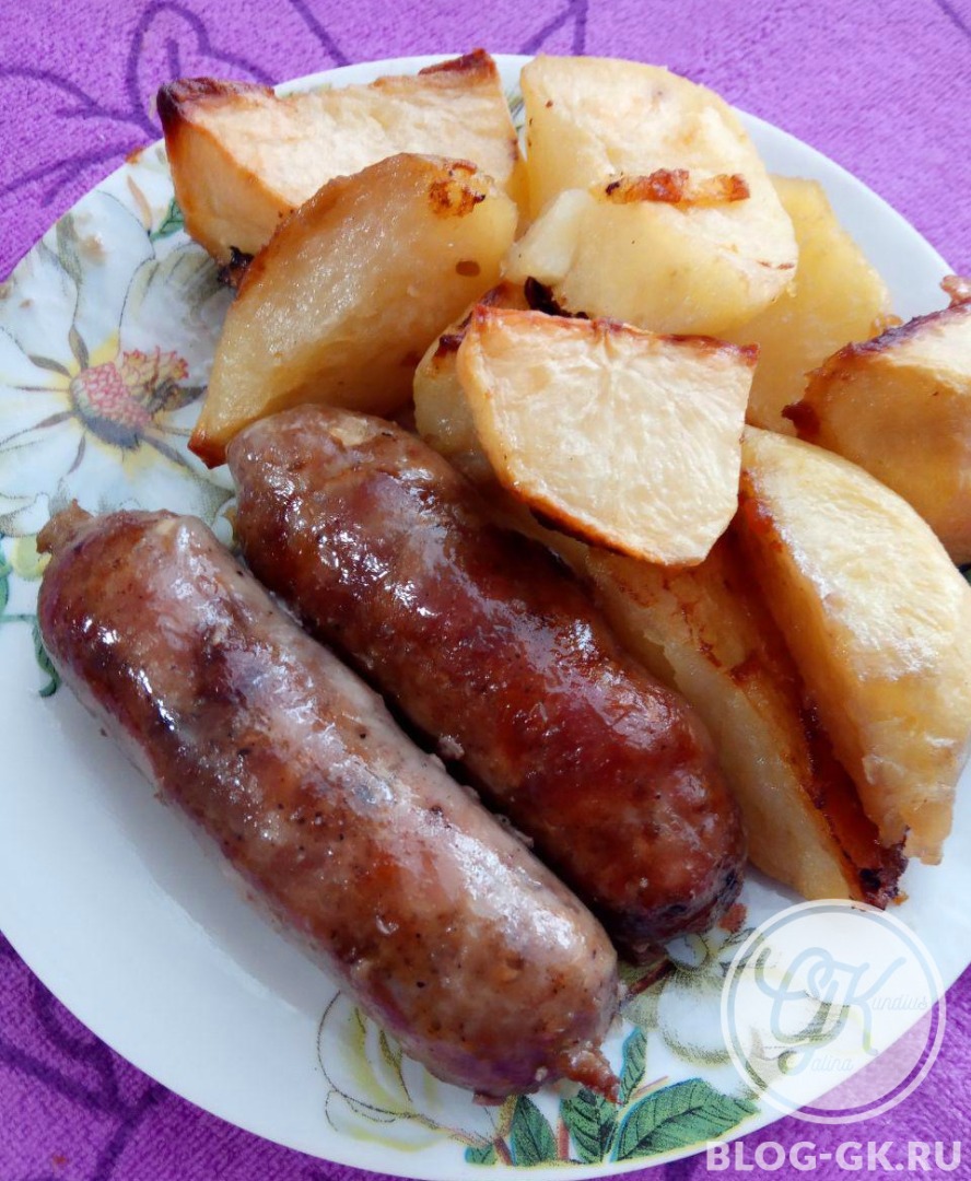 Картофель зажаренный с колбасками