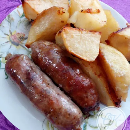 Картофель зажаренный с колбасками