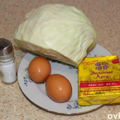 Домашний пирог со свежей капустой, яйцом и сыром