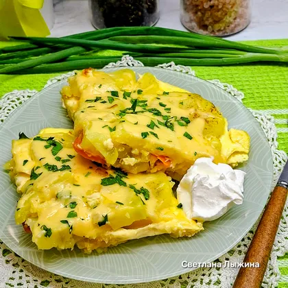 Омлет с картофелем на сковороде