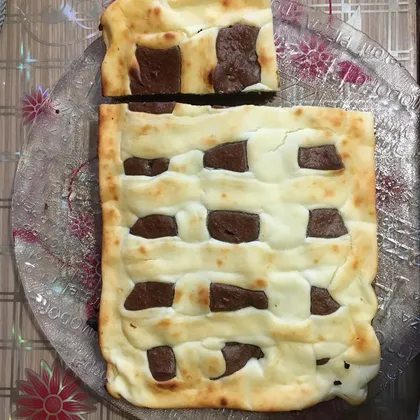 Шоколадный пирог с ананасом под творожным одеялом